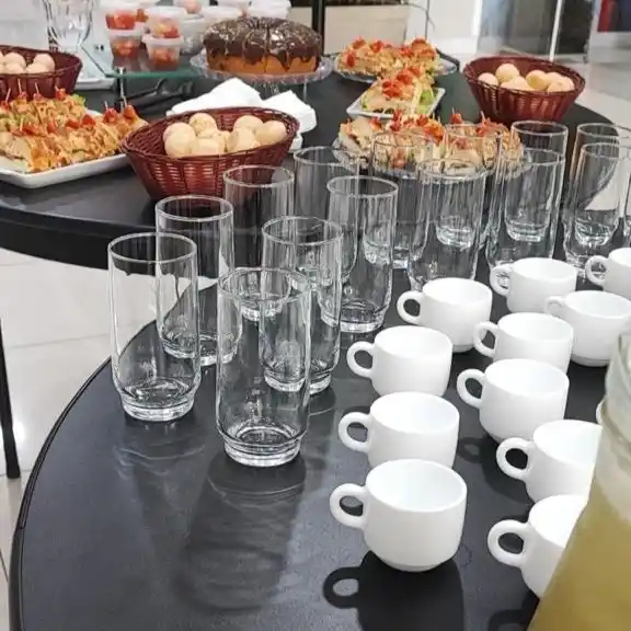Coffee break — variedade de salgados e doces
